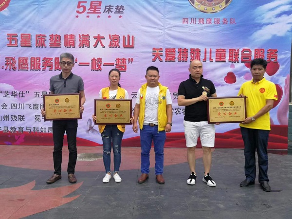 1575017978937576.jpg 1531740379326448il1L.jpg